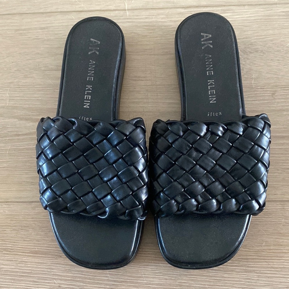 Anne Klein I flex slides size 8.5